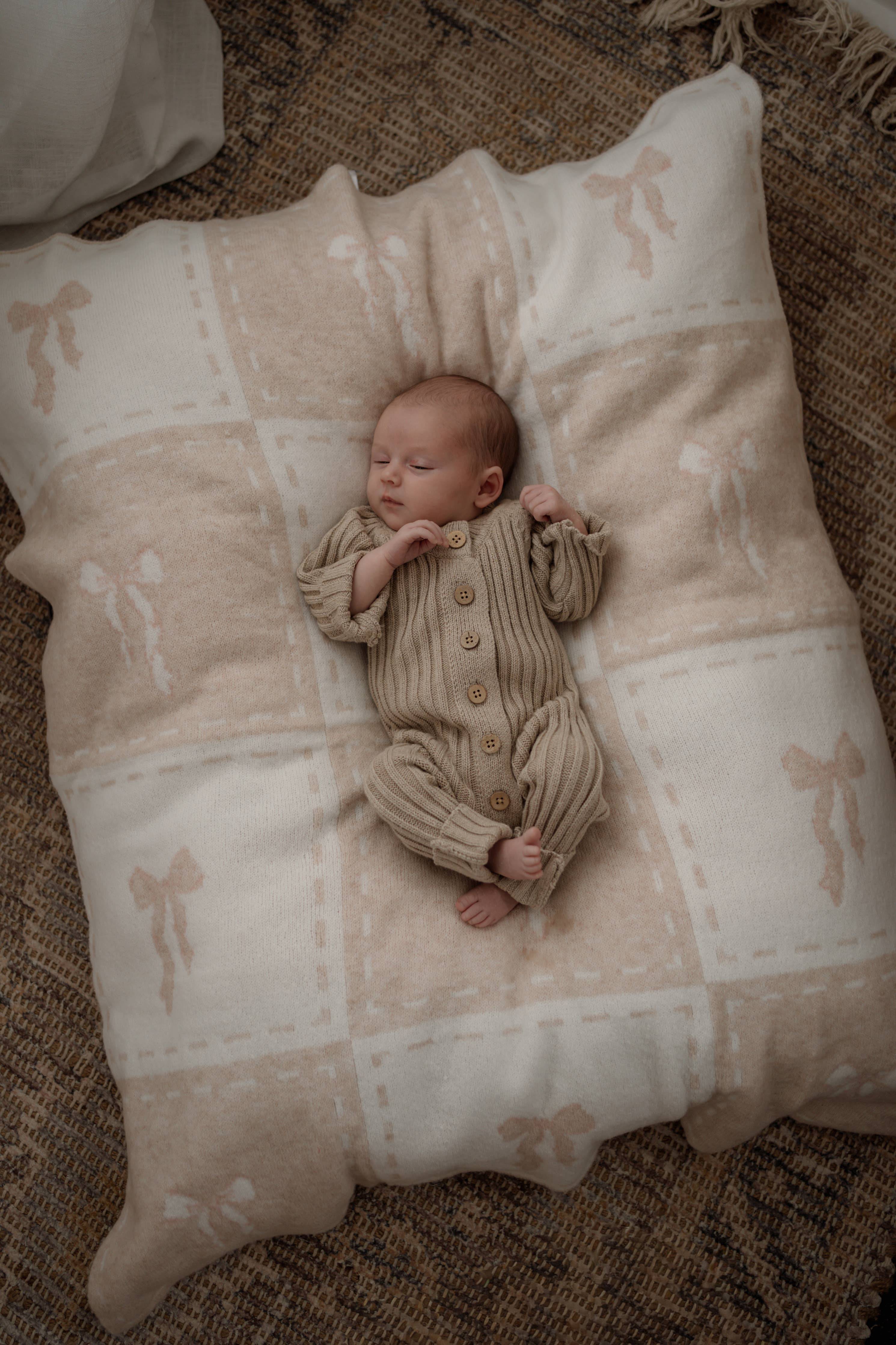 Bow Peep Knitted Blanket